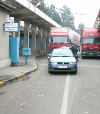 Două Mercedes-uri cu certificate false, depistate în P.T.F. Negru Vodă